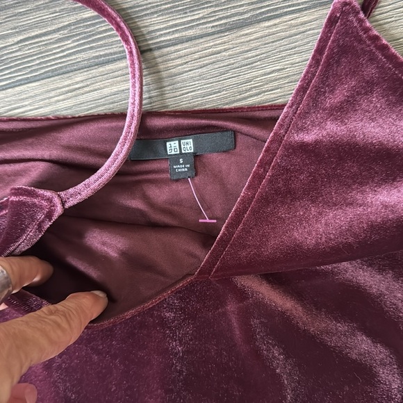 UNIQLO velvet camisole slip velour dress in burgundy size small - Picture 2 of 8